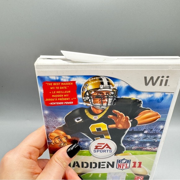 Madden NFL 11 Wii Game Tested with Case - Picture 2 of 6
